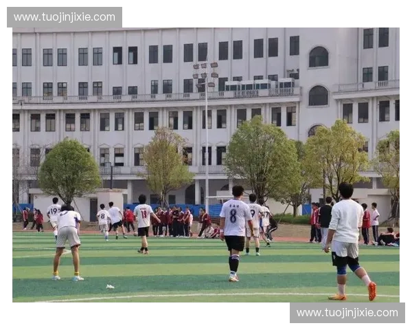 激情世界杯点燃青春梦想绿茵赛场见证拼搏精神与时代风采 激情世界杯点燃青春梦想绿茵赛场见证拼搏精神与时代风采